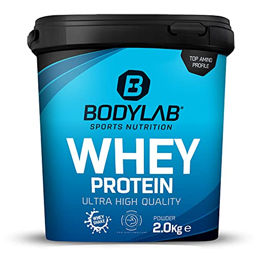 Protein-Pulver Bodylab24 Whey Protein Erdbeer mit weißen Chocolate Chunks 2kg, Protein-Shake für die Fitness, Whey-Pulver kann den Muskelaufbau unterstützen, Eiweiß-Pulver mit 80% Eiweiß, Aspartamfrei