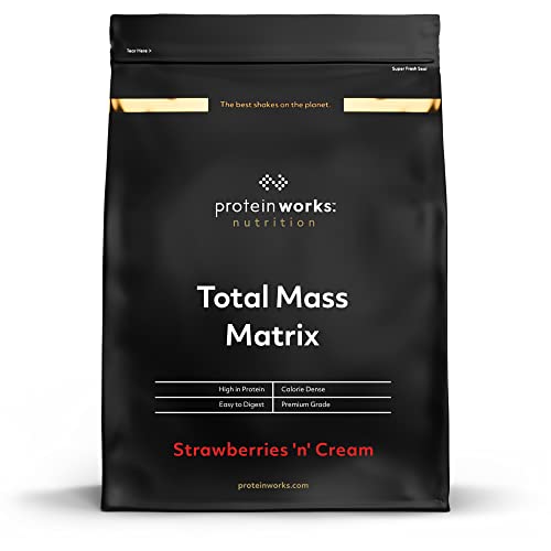 THE PROTEIN WORKS Total Mass Matrix Weight Gainer, Der Proteinshake für den Massegewinn, Kalorienreich & Kohlenhydratreich, MCTs, Erdbeer-Sahne, 2 kg