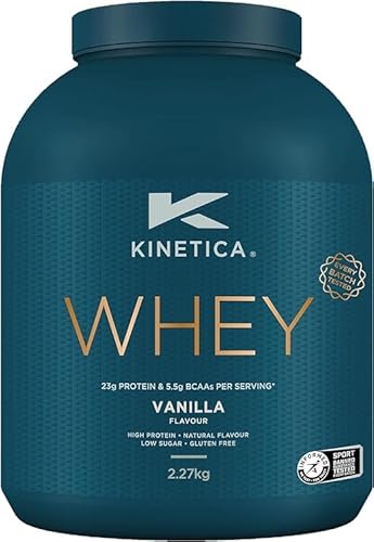 Kinetica Protein Pulver Vanille 2,27kg, Whey Protein, 23g Protein, 76 Portionen inkl. gratis Messbecher, Eiweißpulver, Whey Protein Pulver aus EU Weidehaltung, Super Löslichkeit u. reiner Geschmack