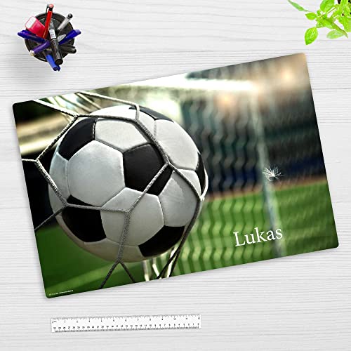 Schreibtischunterlage für Kinder – Fußball “Ball im Tor“ mit Wunschname – aus Premium Vinyl (Kunststoff) – 60 x 40 cm – Rutschfeste Schreibunterlage für besten Schutz – Made in Germany