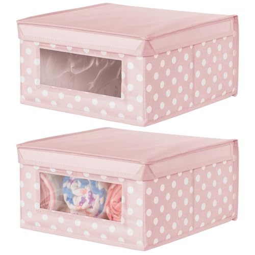 mDesign 2er-Set mittelgroße Aufbewahrungsbox – stapelbare Schrankbox für Babykleidung oder Decken – gepunktete Aufbewahrungskiste mit Deckel und Sichtfenster – rosa mit weißen Punkten