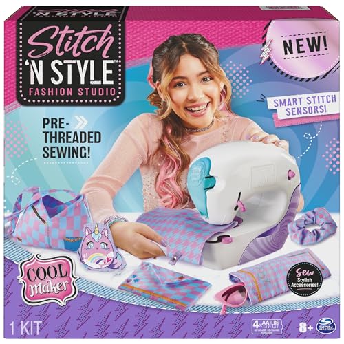Cool Maker, Stitch 'N Style Fashion Studio, vorgefädeltes Nähmaschinenspielzeug mit Stoff und Wassertransferdrucken, Kunst und Handwerk, Kinderspielzeug für Mädchen