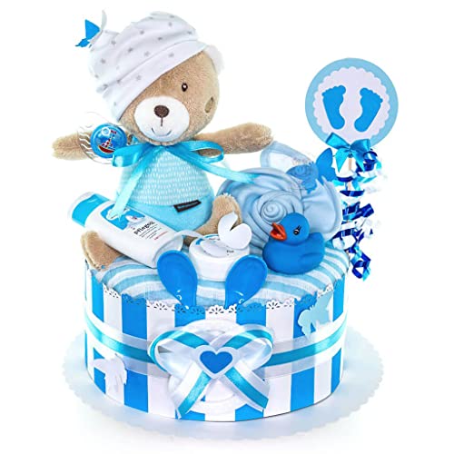 MomsStory - Windeltorte Junge | Teddy-Bär Spieluhr | Baby-Geschenk zur Geburt Taufe Babyshower | 1 Stöckig (Blau) mit Baby-Spielzeug Lätzchen Schnuller & mehr