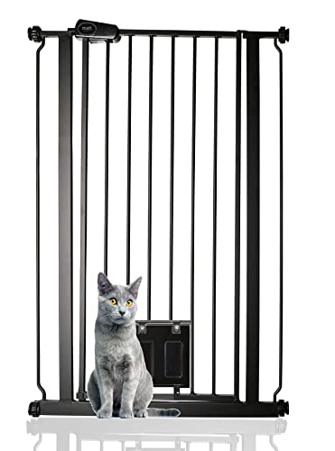 Bettacare Tor mit abschließbarer Katzenklappe, 75 cm – 148,7 cm, Treppe und Haustiergitter (68,5 cm – 75 cm, Mattschwarz)