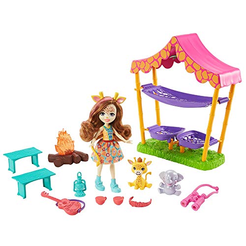 Enchantimals GTM33 - Savannen-Pyjamaparty Spielset mit Griselda Giraffe Puppe (15 cm), 2 Tierfreunden, Zelt und 8 Zubehörteilen, Spielzeug ab 4 Jahren