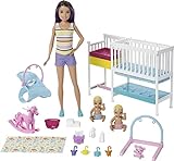 Barbie GFL38 - “Skipper Babysitters Inc.” Kinderzimmer Spielset, 2 Babypuppen, Kinderbett, 10 Zubehörteile, Babyausstattung, themenbezogenes Spielzeug, Geschenkset für Kinder ab 3 Jahren