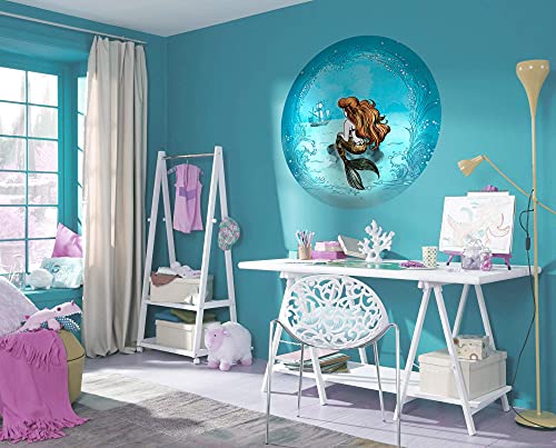 Disney Komar DOT runde und selbstklebende Vlies Fototapete von Disney - Ariel Dreaming - Ø Durchmesser 125 cm - Meerjungfrau, Mädchenzimmer, Kindertapete, Kinderzimmer, Wandtattoo - DD1-020