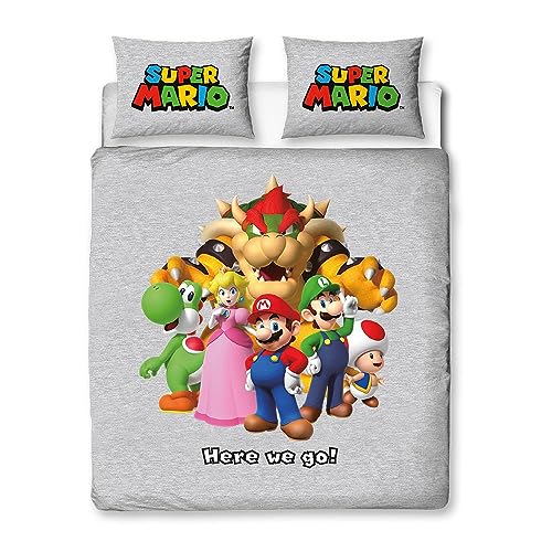 Nintendo Super Mario Offizielles Bettbezug-Set für Doppelbett, Here We Go Design, wendbar, zweiseitig, offizieller Merchandise-Artikel inklusive passenden Kissenbezügen, Doppelbett-Set | Polycotton