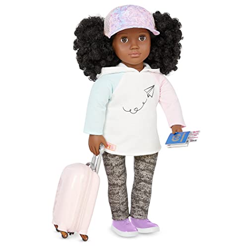 Our Generation Reise Puppe Tyanna - Bewegliche 46 cm Puppe mit Kleidung und Zubehör - Rollkoffer, Reisepass, Bordkarte - Spielzeug ab 3 Jahren