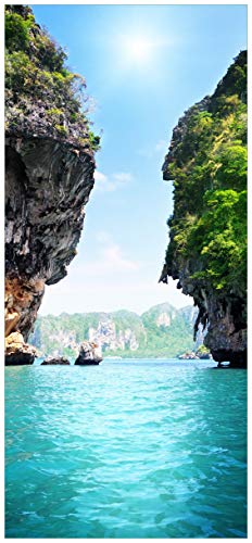 Wallario Selbstklebende Türtapete Felsenschlucht am Meer in Thailand - 93 x 205 cm Abwischbar, rückstandsfrei zu entfernen