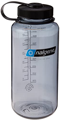 Nalgene Sustain Tritan BPA-freie Wasserflasche aus 50% Plastikabfällen, 900 ml, breite Öffnung, grau mit schwarzem Deckel