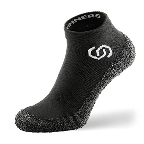 Skinners | Unisex Minimalistische Barfußschuhe für Damen & Herren | Minimalist Barefoot Socks/Shoes for Men & Women | Schwarz weißes Logo, S