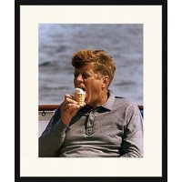 Digitaldruck »John F. Kennedy, Eiscreme«, Rahmen: Buchenholz, Schwarz