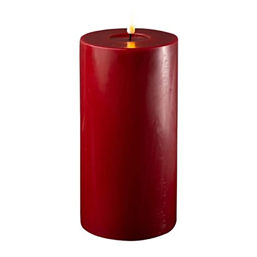 LED Kerze Deluxe Homeart, Indoor LED-Kerze mit realistischer Flamme auf einem Echtwachsspiegel, warmweißes Licht - Bordeaux 10 x 20 cm