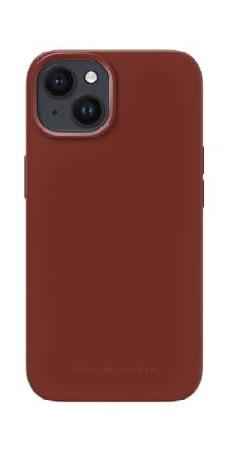 IDEAL OF SWEDEN Griffige Silikon-Handyhülle mit Einer glatten Haptik und leichtem Gefühl - Schützende stoßfeste Hülle in trendigen Farbdesigns, Kompatibel mit iPhone 13/14 (Dark Amber)