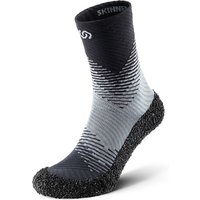 Skinners 2.0 Compression Stone | Minimalistische Barfuß-Sockenschuhe für aktive Männer & Frauen | Leicht & langlebig & für Sport und dynamische Aktivitäten