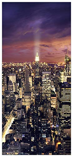 Wallario Selbstklebende Türtapete New York bei Nacht - Panoramablick über die Stadt - 93 x 205 cm Abwischbar, rückstandsfrei zu entfernen