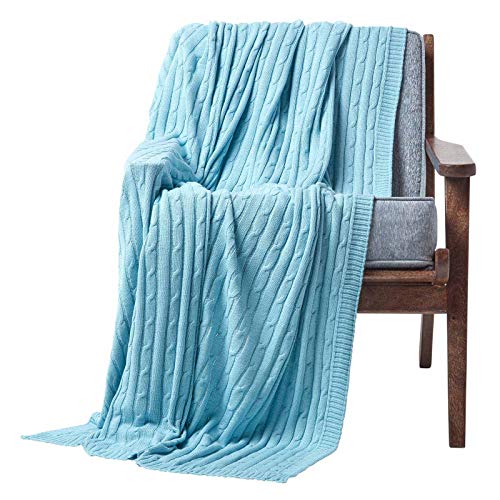 Homescapes kuschelweiche Strickdecke / Tagesdecke / Plaid in Hellblau mit Zopfmuster 130 x 170 cm - 100% reine Baumwolle - ideal als Wohndecke oder Sofaüberwurf