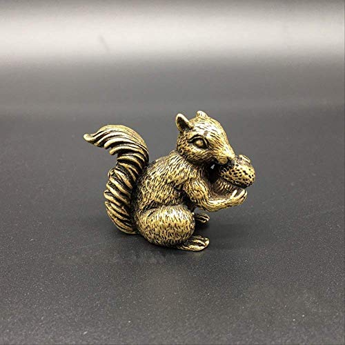 LISAQ Messing Geschnitzte Tier schöne Eichhörnchen Essen Tannenzapfen Exquisite kleine Statuen