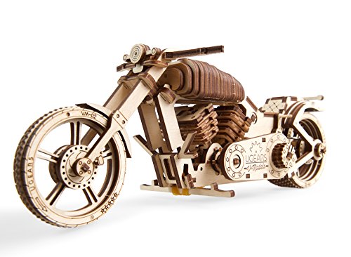 UGEARS Motorrad Modellbausatz - Holz DIY Technisches Modellbau Projekt - Bike VM-02 mit Gummibandmotor - Für Fahrzeug Liebhaber und Biker - Sperrholz Modell mit Breitem Hinterrad - Edle Geschenkidee