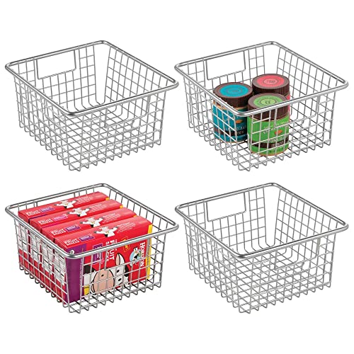 mDesign Aufbewahrungskorb mit Griffen – praktische Gitterbox aus rostbeständigem Metall – moderner Drahtkorb für Küche und Speisekammer – 4er-Set – silberfarben