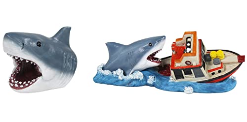 Penn-Plax Jaws Offiziell lizenziertes 2-teiliges Aquarium-Ornament-Set – inklusive Bootsangriff und Hai-Schwimmen – klein
