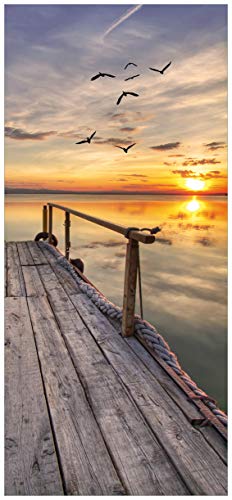 Wallario Selbstklebende Türtapete Sonnenuntergang über dem See idyllischer Steg - 93 x 205 cm in Premium-Qualität: Abwischbar, brillante Farben, rückstandsfrei zu entfernen