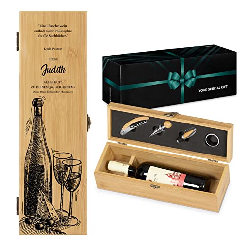 Maverton Weinbox für 0,7L Weinflasche - Wein Holzbox personalisiert + 4er Weinzubehör - Weinset Weinkiste - aus Bambus - Braun - Geschenk zum Geburtstag für Frauen - Zitat