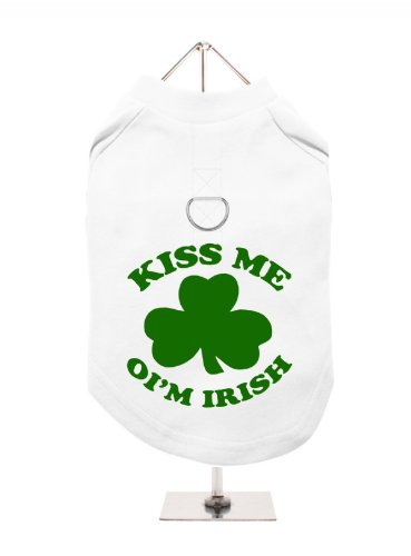 "St. Patrick: Kiss me OIM Irish" UrbanPup Hunde T-Shirt (weiß/grün)