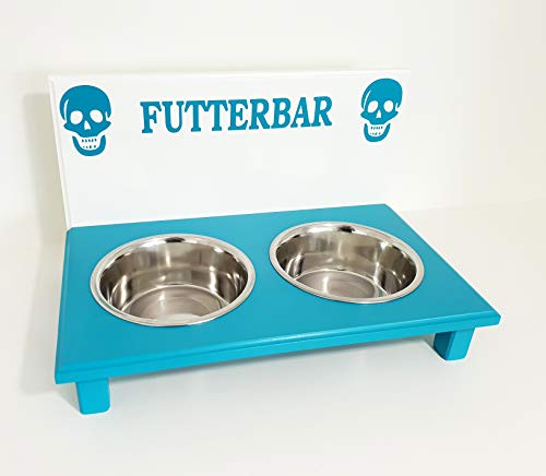 Jennys Tiershop Futternapf/Hundenapf. Hundebar mit 2 Edelstahlnäpfen je 1500 ml für große Hunde. Futterbar mit Totenköpfe. Lackierung in weiß/türkis (0P)