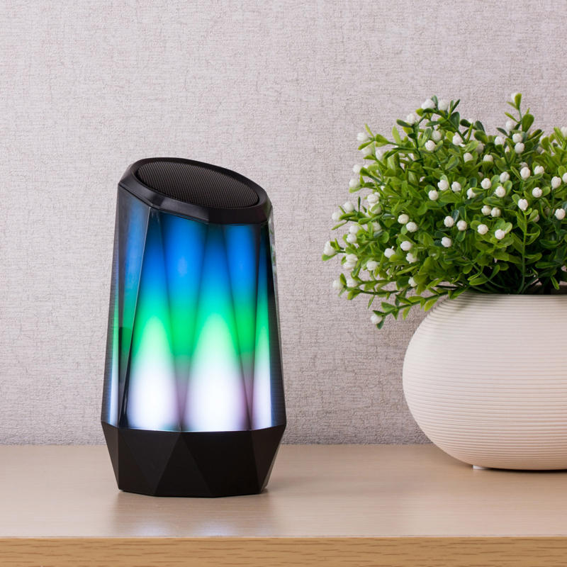 Tragbar LED Farbeful Leichter Bluetooth-Lautsprecher RGB-Glühbirne Smart Wireless Besserer Bass Musik-Player Cool