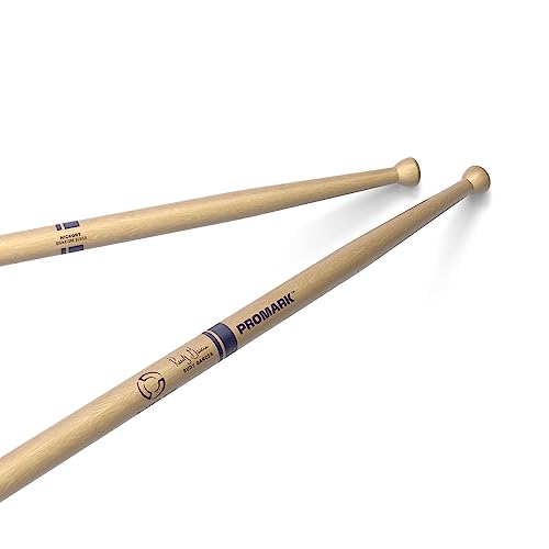 ProMark 1 Paar Rudy Garcia Marching Drumsticks für Tenöre & Marching Snare Drums Reverse Triangle Tip Hickory Drumsticks Gleichbleibendes Gewicht und Tonhöhe