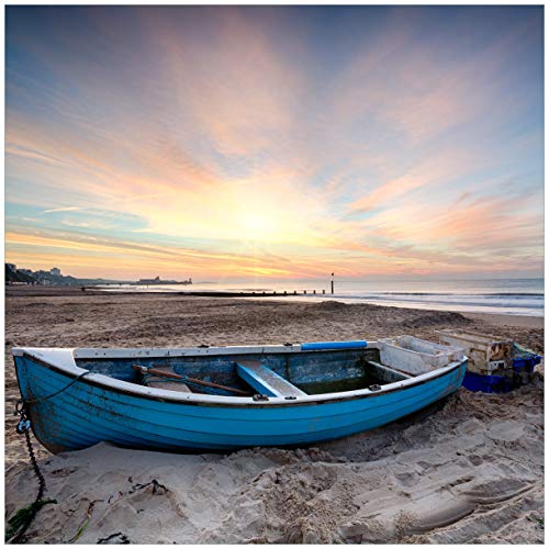 Wallario Glasbild Fischerboot am Strand bei Sonnenuntergang - 50 x 50 cm in Premium-Qualität: Brillante Farben, freischwebende Optik