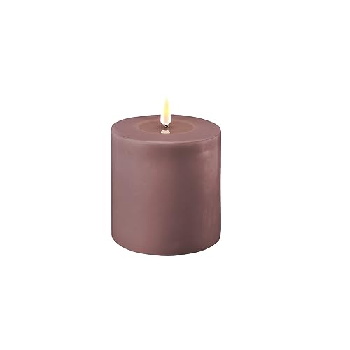 LED Kerze Deluxe Homeart, Indoor LED-Kerze mit realistischer Flamme auf einem Echtwachsspiegel, warmweißes Licht - Light Purple 10 x 10 cm