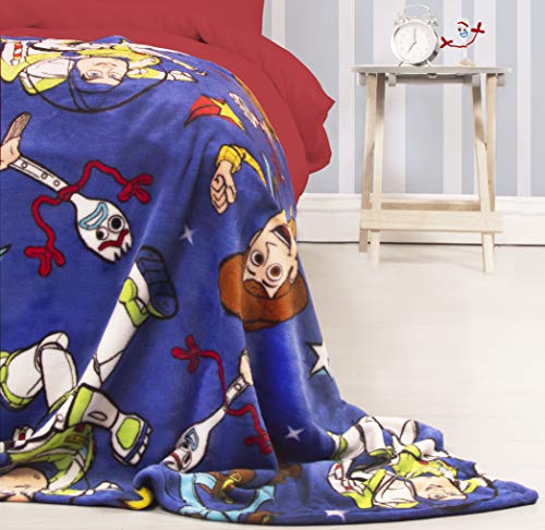 Toy Story Offizieller 4 Fleece-Überwurf | Blaue Forky, Woody, Buzz Lightyear Design super weiche Decke | perfekt für jedes Schlafzimmer