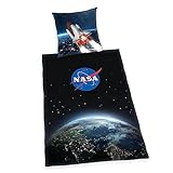 Herding NASA Bettwäsche-Set, Kopfkissenbezug 80 x 80 cm, Bettbezug 135 x 200 cm, Mit leichtläufigem Reißverschluss, 100% Baumwolle/Renforcé, Schwarz
