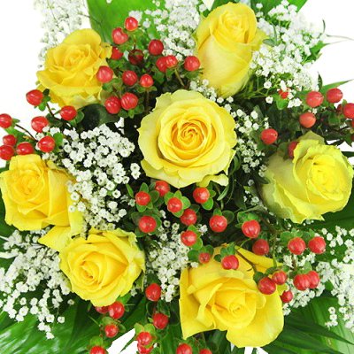 Sommerlicher Blumenstrauß "Sommerfrische" - Gelbe Rosen, Hyperikum, Schleierkraut