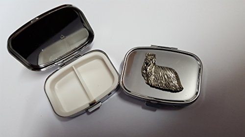 Yorkshire Terrier PP-D05 aus feinem englischen Zinn auf einer silbernen, rechteckigen Tablettenbox aus Metall