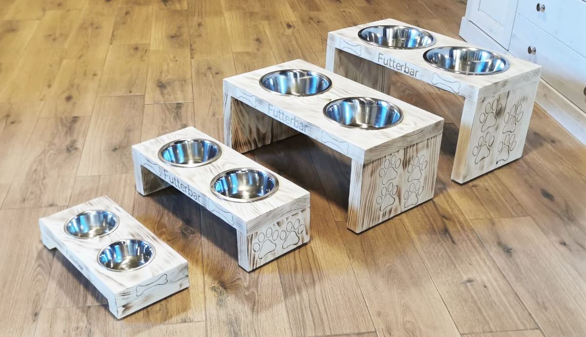 Ruhti - Futterbar Hundenapf Napf, Verschiedene Größen, Echtholz, Futterstation (Geflämmt, 58 x 30 x 24 cm + 2 x 1500 ml Näpfe)