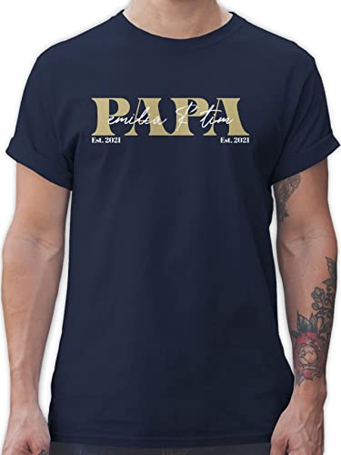 T-Shirt Herren personalisiert mit Namen - Geschenk zum Vatertag - Papa Geschenk mit Namen Kinder Datum Geburtsjahr Papi seit - 3XL - Navy Blau - Shirt e für - L190
