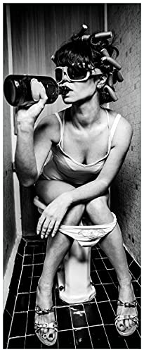 Wallario selbstklebendes Poster - Kloparty - Sexy Frau auf Toilette mit Weinflasche, Aufkleber in Premiumqualität, Klebefolie Größe: 50 x 125 cm