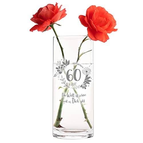 Casa Vivente Vase zum 60. Geburtstag mit süßer Gravur, Runde Glasvase mit Alter und Spruch als Geburtstagsgeschenk für Frauen, Blumenvase für Moderne Deko