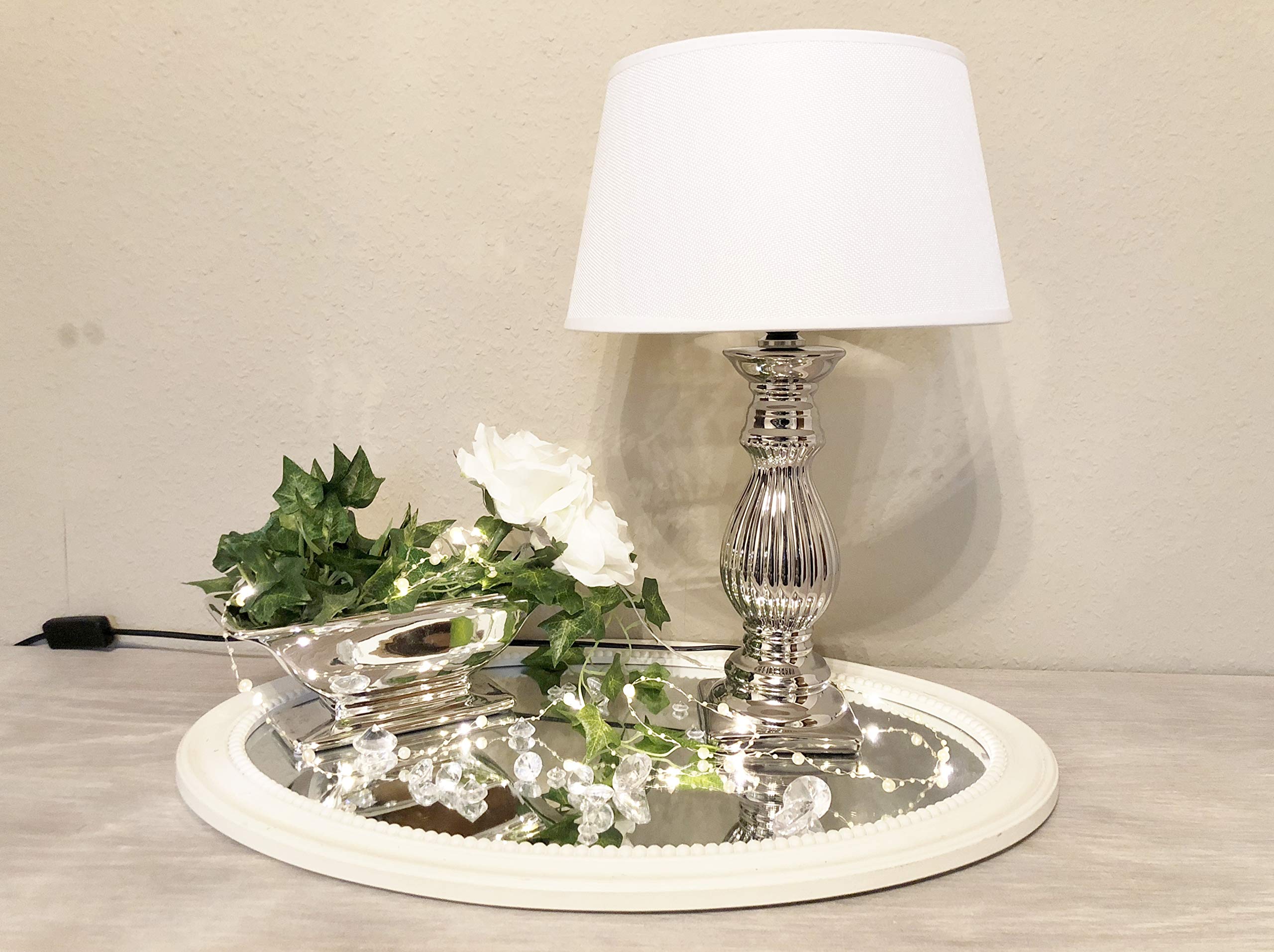 DRULINE Tischlampe Steffi Lampe Nachttischleuchte mit Schirm Klassische Dekoration fürs Schlafzimmer Wohnzimmer Esszimmer aus Keramik Silber Fuß (Weiß, Mittel H47 cm)