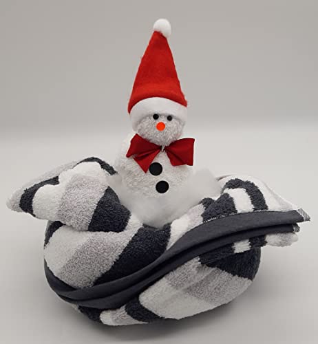 Frotteebox Geschenk Set Schneemann in Handarbeit geformt aus Waschhandschuh weiß in Handtuch 100x50cm grau gestreift und Weihnachtsmütze Hellblau/Blau