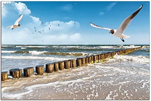 Wallario Garten-Poster Outdoor-Poster - Fliegende Möwe am Strand in Premiumqualität, Größe: 61 x 91,5 cm, für den Außeneinsatz geeignet