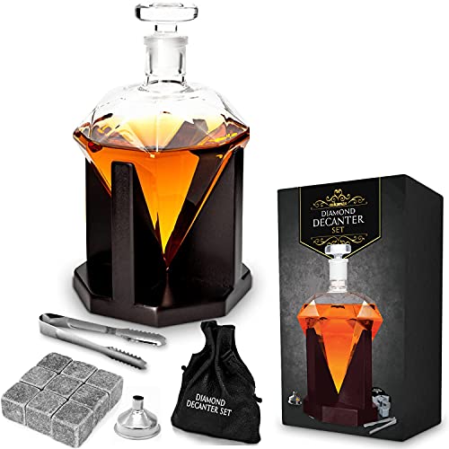 Mikamax – Diamond Decanter – Whisky Karaffe in Diamant Form - Whiskey Decanter - Luftdichtes Siegel - mit Holz Standard - 850 ml – MaßE 19 x 13 x 13 cm