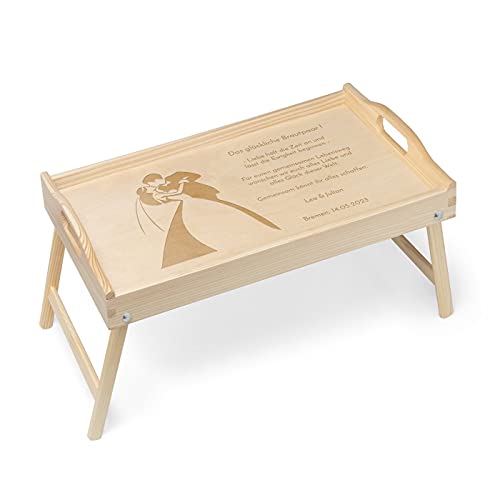 Maverton Serviertablett mit Gravur - für zwei - Tabletttisch mit Griffen - klappbare Beine - erhöhter Rand - Geschenk für Paare - Einzugsgeschenk - Hochzeitsgeschenk - Hellbraun - Brautpaar
