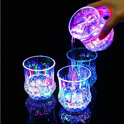 Winnes Sektgläser Plastik, LED Becher, Flüssigkeit aktiviert Farbwechsel leuchtende Tasse für Weihnachten, Party, Bar, Club, Geburtstag (wiederverwendbar) (4 Stück)