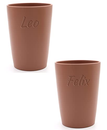 Magu 2 Personalisierte Becher aus Biopolymer (100% Erdölfrei) mit Namen | 2er Set Trinkbecher + Individuelle Namensgravur Zahnputzbecher Magu Natur Design 2 Stück terra