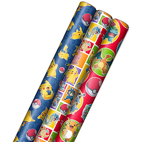 Hallmark Pokémon Geschenkpapier mit Cutlines auf der Rückseite (3 Rollen: 60 m² Ttl) mit Pikachu, Charmander, Bulbasaur für Geburtstage, Kinderpartys, Spieler, Weihnachtsgeschenke